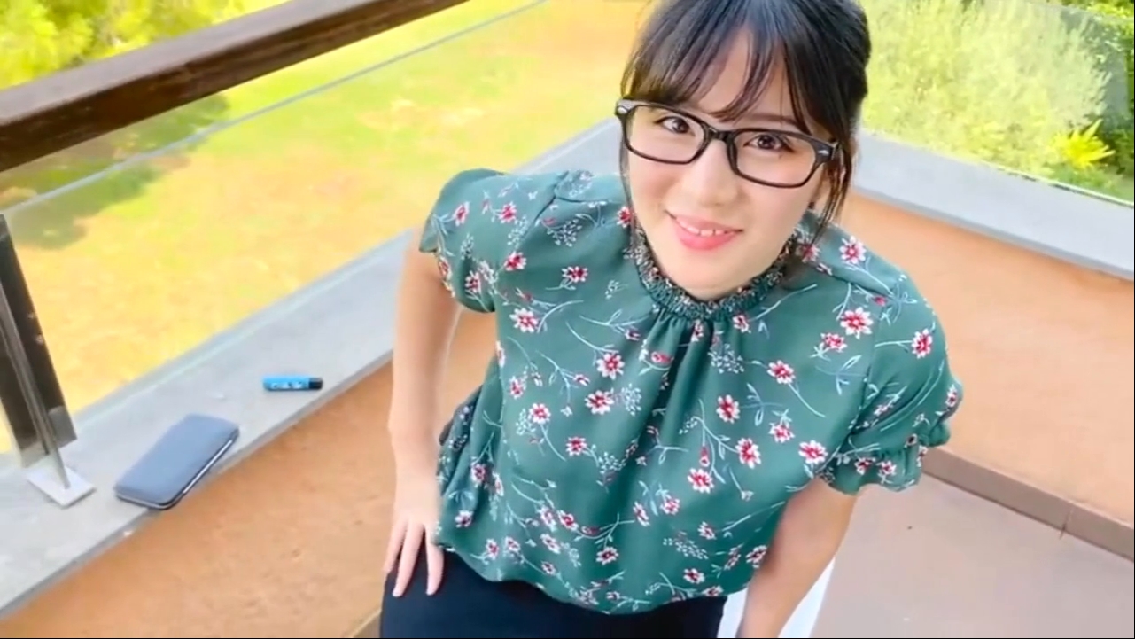 韩国美尻欧妮在阳台自慰被抓包 只好赶快用身体灭灭男友跟自己的浴火